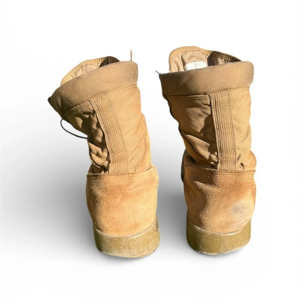 Mens tan Marine Corps suede boots. Size 14R